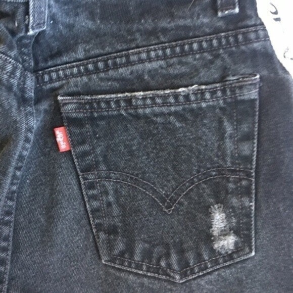 VINTAGE Levi’s Shorts - Picture 4 of 5